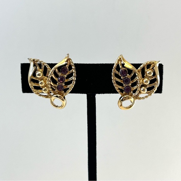 Coro Screw Back Earrings Gold Tone Faux Amethyst Stones Leaf Design - Picture 3 of 10